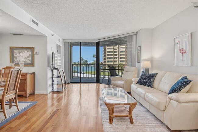 Building Photo - 690 Island Way