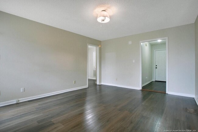 Building Photo - 5319 Thackeray Dr
