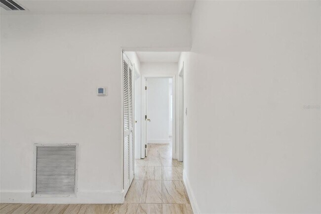 Building Photo - 910 43rd St W