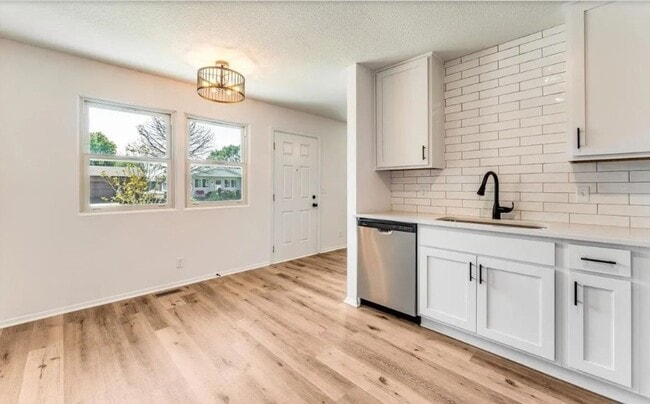 Building Photo - 2920 W Hadden St