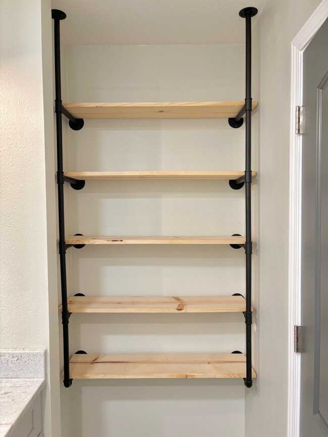 Building Photo - 2121 Oakstream Ave