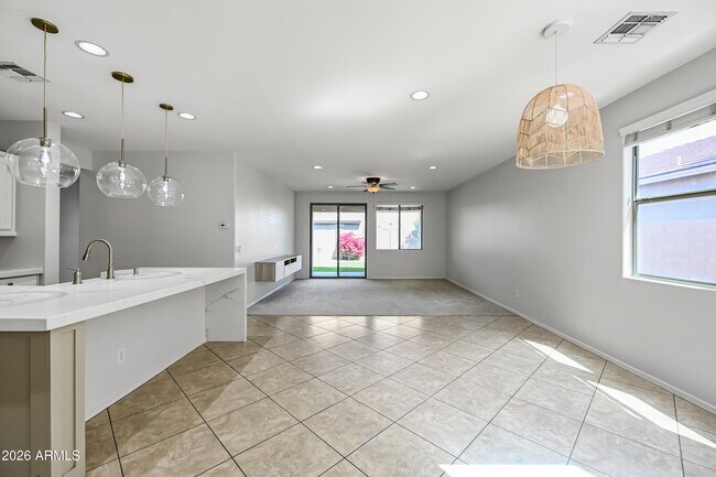 Building Photo - 23862 W Gibson Ln