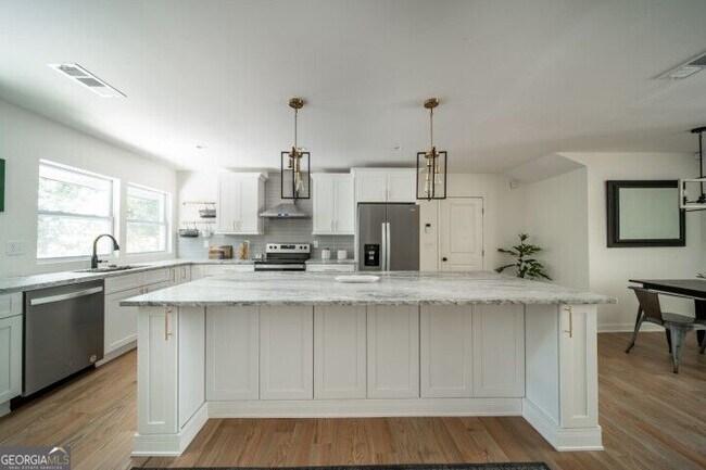 Building Photo - 3154 N Druid Hills Rd