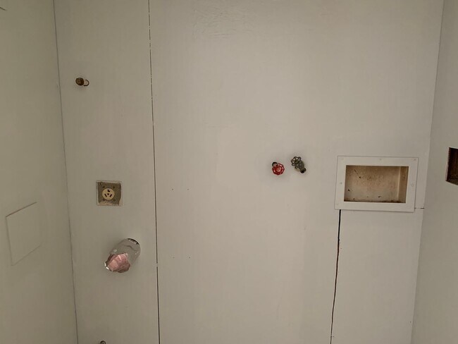 Building Photo - 2449 Midway St