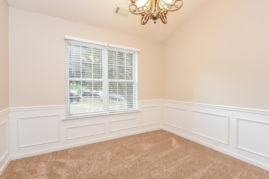 Building Photo - 208 Pebble Creek Ct