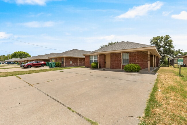 Building Photo - 233 E Craven Ave