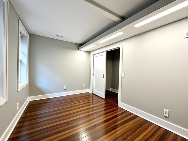 Building Photo - 9 Anderson St