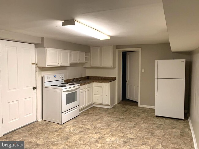 Building Photo - 220 N Potomac St