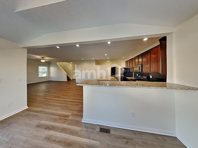 Building Photo - 62 Henderson Ln