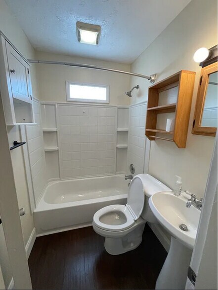 Building Photo - 206 Staebler Ave