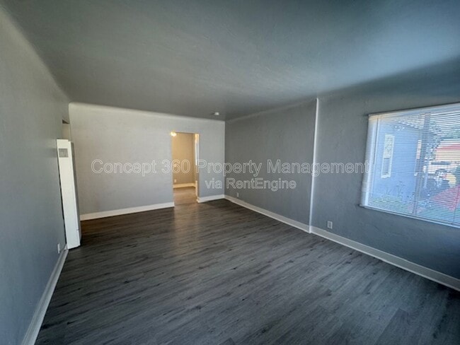 Building Photo - 1834 Cedar Ave