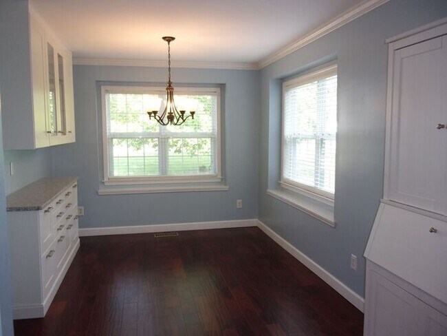 Building Photo - 3 Bedroom 2 Bath Home on over 1 Acre in Yo...