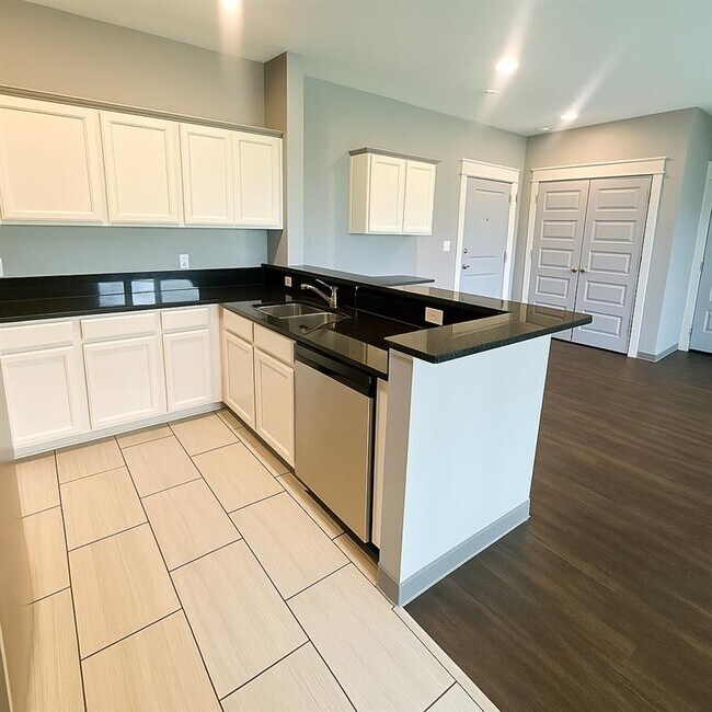 Building Photo - 200 Maple Ln