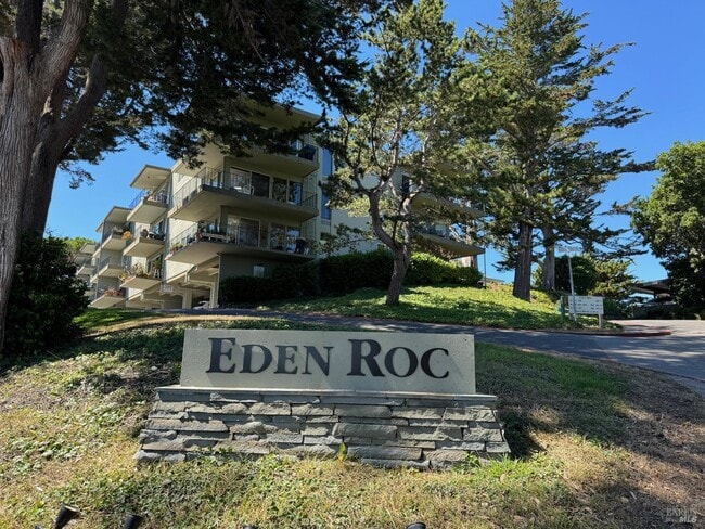 Building Photo - 370 Eden Roc Dr