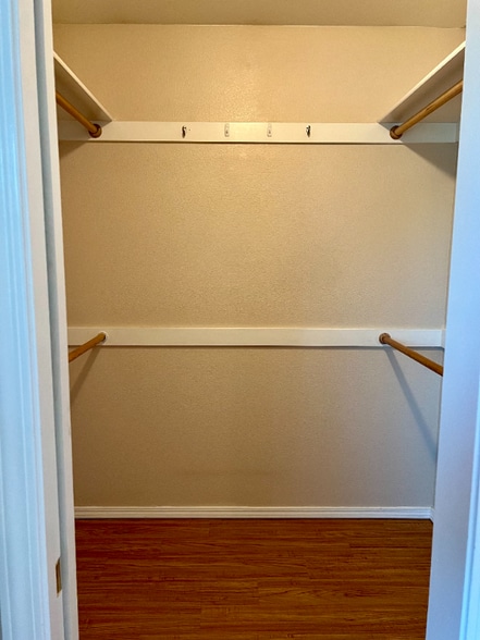 Building Photo - 2515 Lily Dr