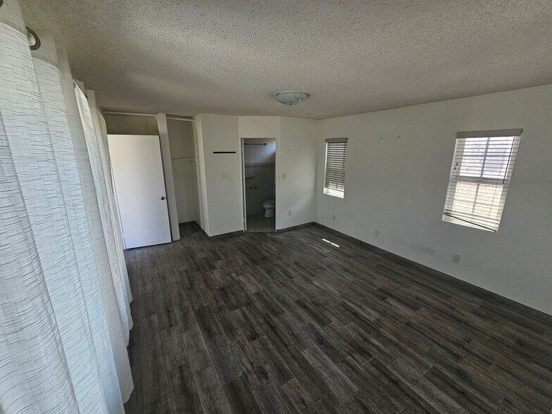 Building Photo - 5091 Quail Cir