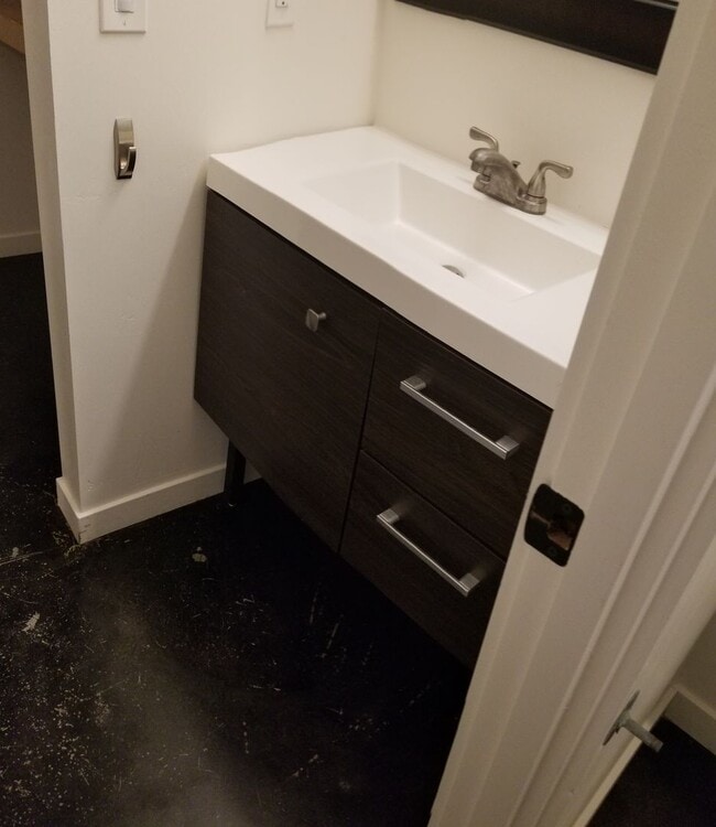 Building Photo - 5 bed 6 bath across street from Cal Poly c...