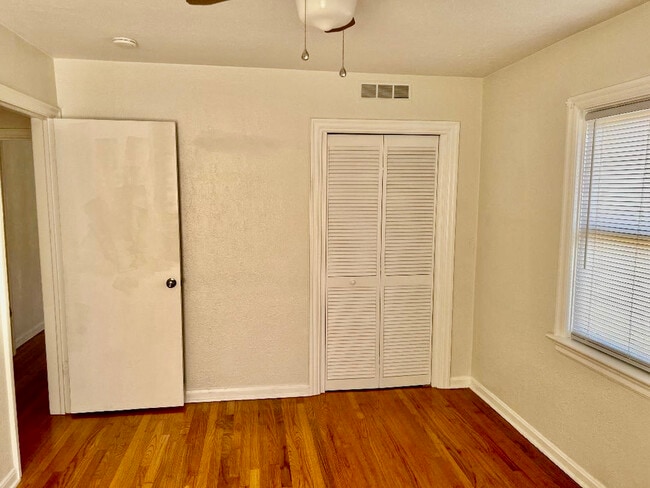 Building Photo - 604 N Kentucky Ave