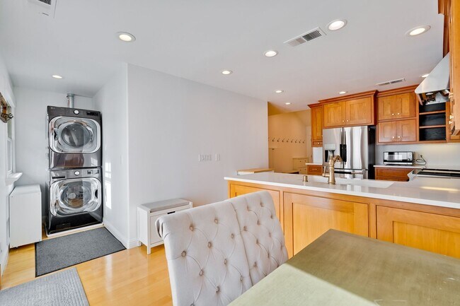 Building Photo - Quaint and Cozy One-Story Craftsman-style Home nestled in the sought-after Sunnyvale neighborhood...