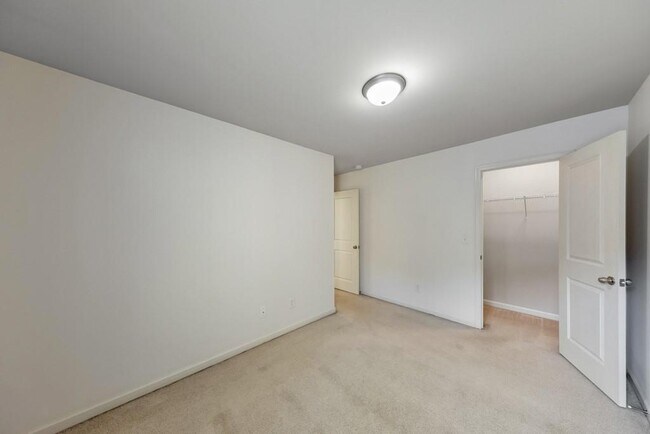 Building Photo - 342 Braemore Mill Dr