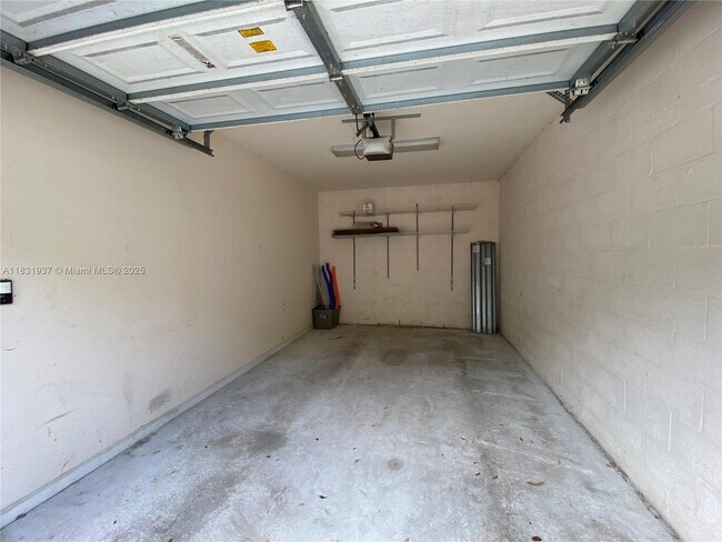 Building Photo - 9825 Baywinds Blvd