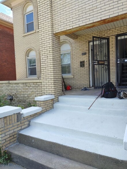 Building Photo - 3311 W Grand St