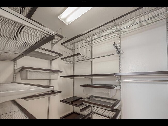 Building Photo - 10819 Waterfern Ct