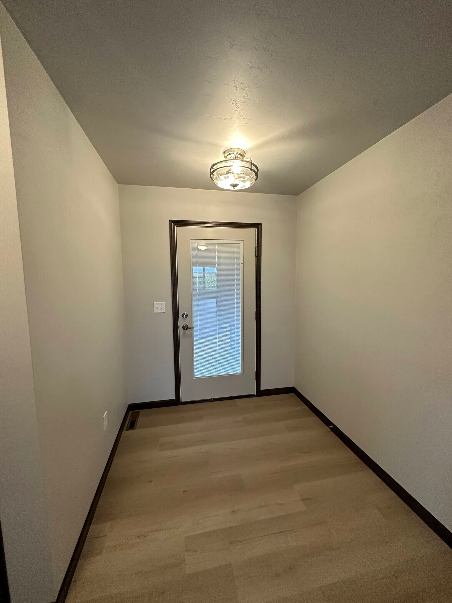 Building Photo - 2911 Sabal Oak Dr