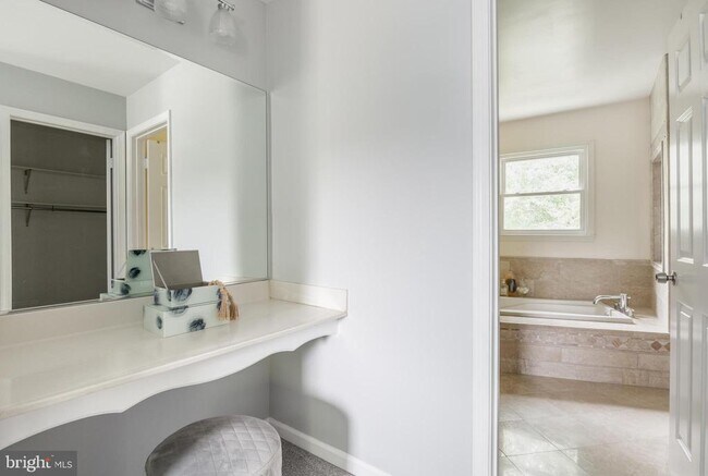 Building Photo - 9815 Wintercress Ct