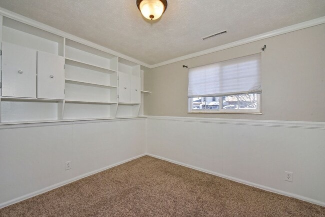 Building Photo - Large 4 bedroom 3bath Home in Colorado Springs