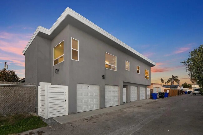Building Photo - 4823 Iroquois Ave