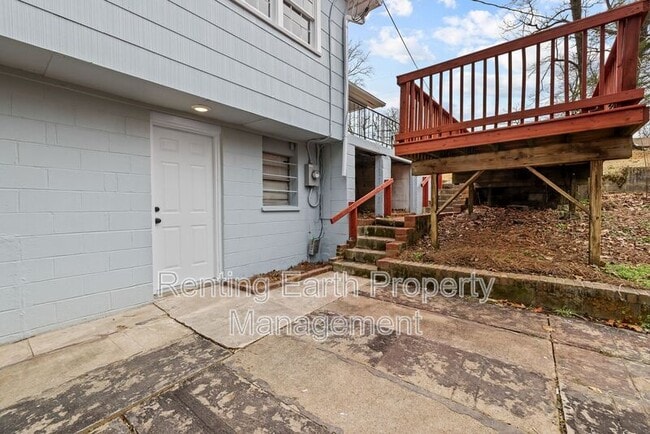 Building Photo - 942 Hillcrest Ave