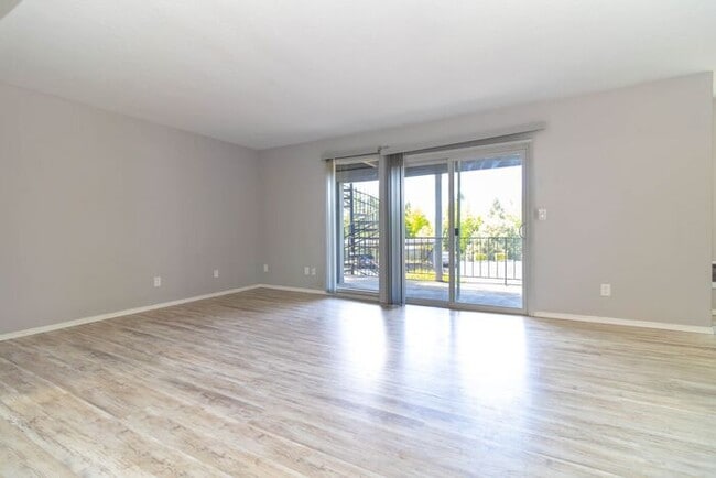 Building Photo - Spacious 2 bedroom apartment at French Cha...