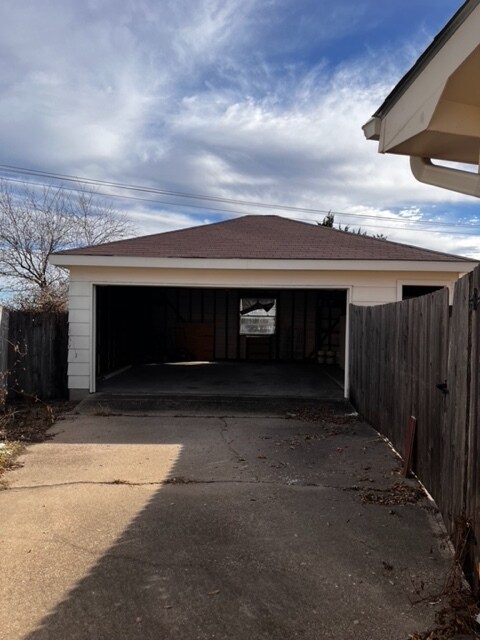 Building Photo - 2306 Quail Hollow Dr