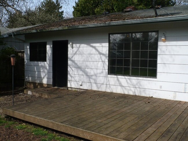 Building Photo - Winter Special-$300 Off 1st Mo.-A beautiful house to make your home