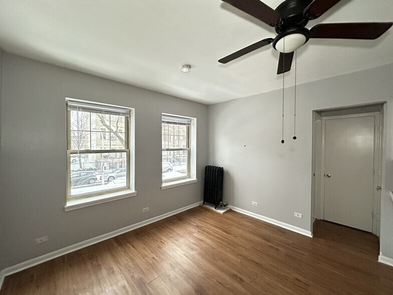 Building Photo - 4031 N Kenmore Ave