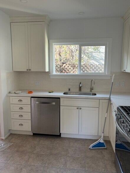 Building Photo - 1226 Olive St