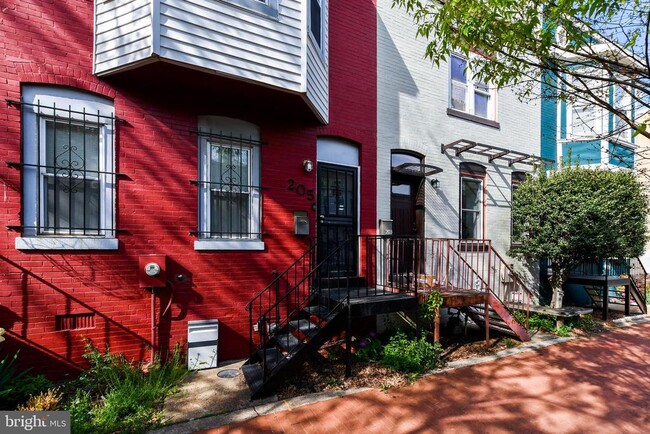 Building Photo - 205 Bates St NW