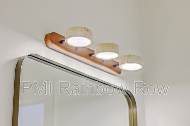 Building Photo - 755 Adluh St