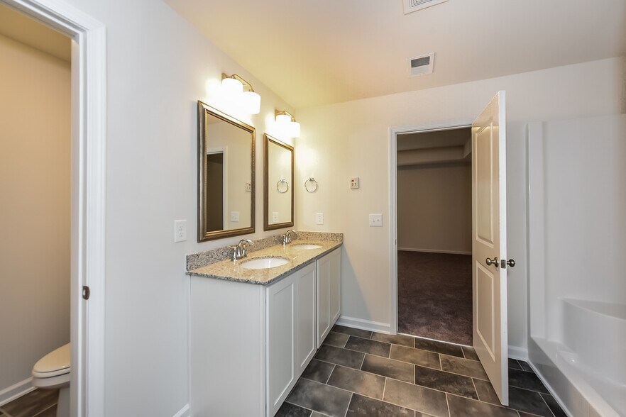 Building Photo - 156 King Buck Dr