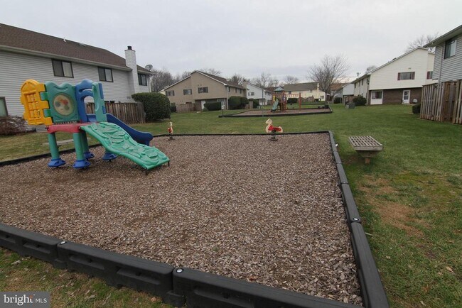 Building Photo - 9008 Sandalwood Dr