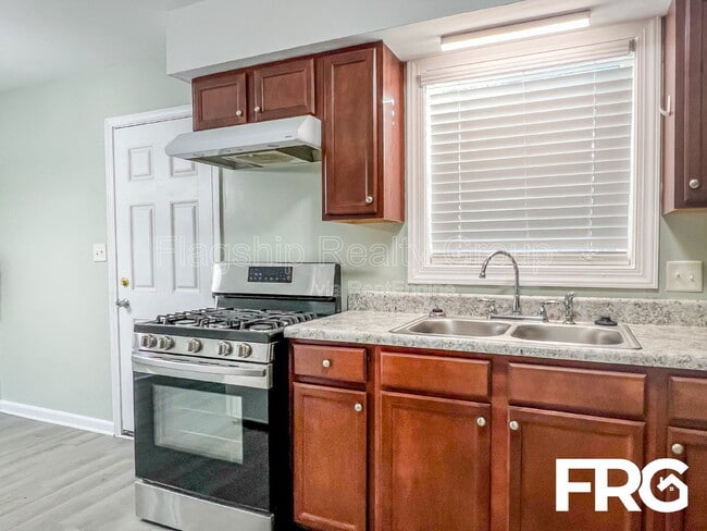 Building Photo - 111 W 15th St