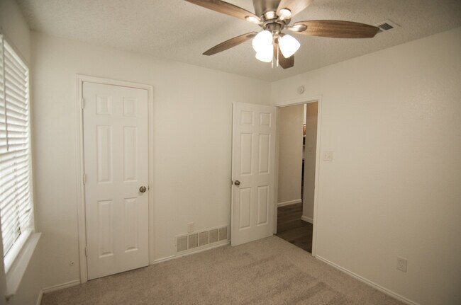 Building Photo - 1011 Brenner Ct