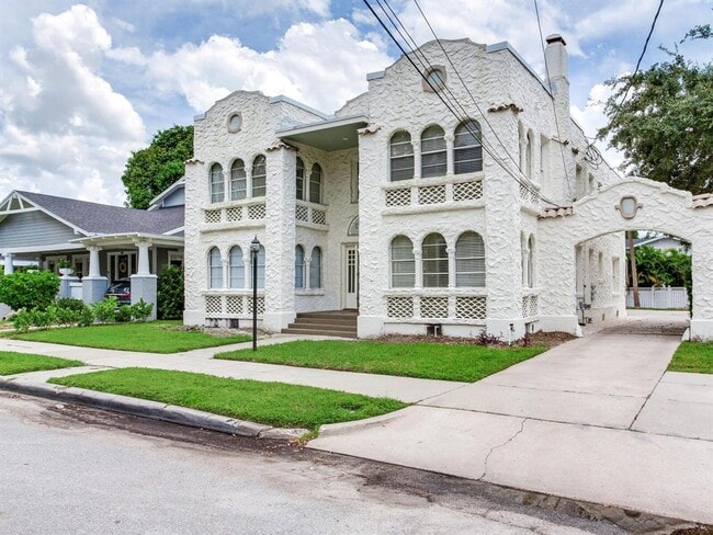 Building Photo - 2114 W Dekle Ave