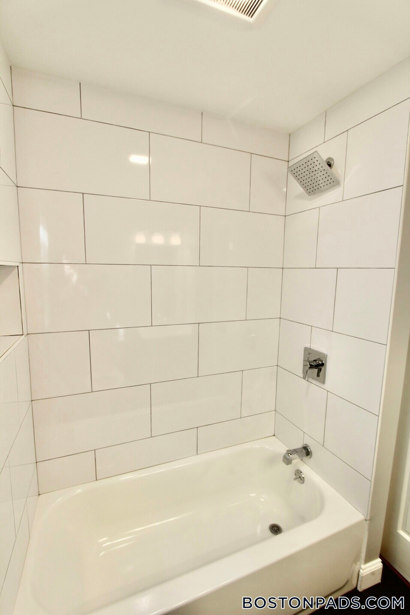 Building Photo - 55 Estes St
