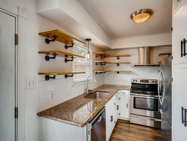 Building Photo - 7914 Mullen Dr