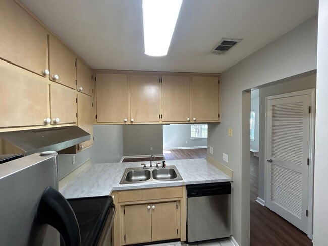 Building Photo - 2BR/2BA Townhome. BRAND NEW FLOORS