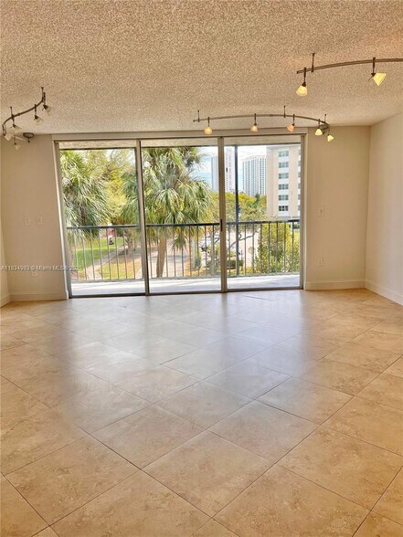 Building Photo - 17600 N Bay Rd