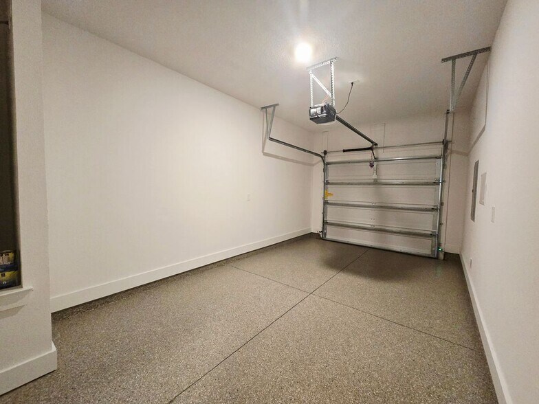 Building Photo - 260 Salt Creek Lane