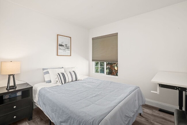 Building Photo - Fully Furnished 3BR/2BA Condo with Vaulted Ceilings, Close Proximity to UCSD and Medical Centers!...